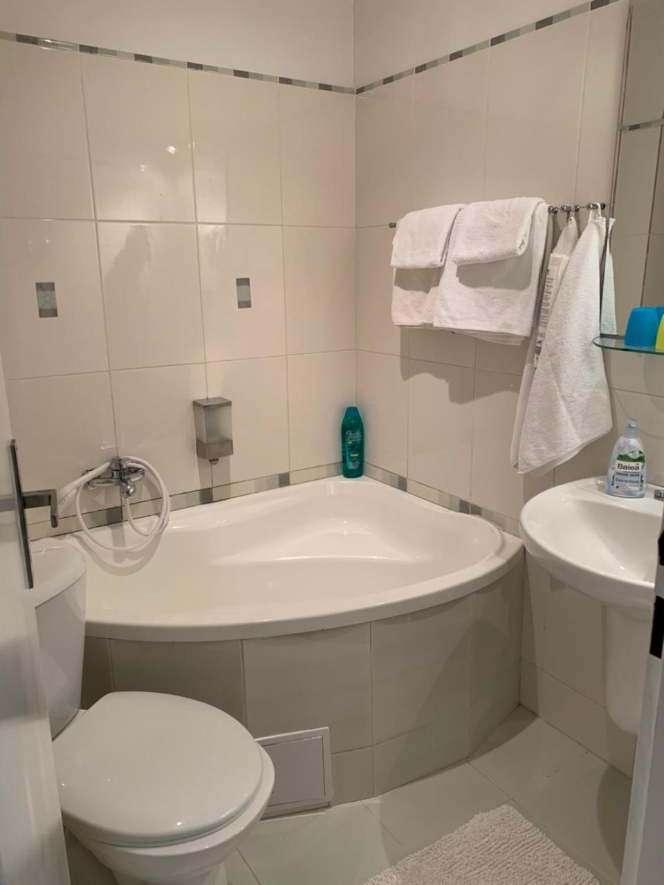 Penzion Holiday Trnava Luaran gambar