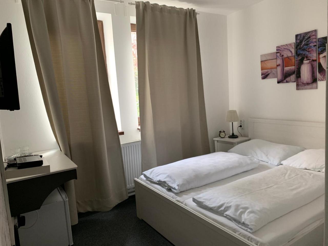 Penzion Holiday Trnava Luaran gambar