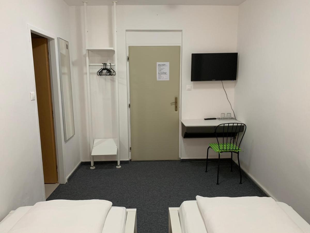 Penzion Holiday Trnava Luaran gambar