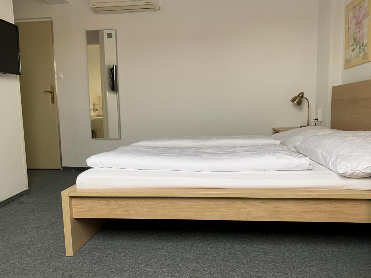 Penzion Holiday Trnava Luaran gambar