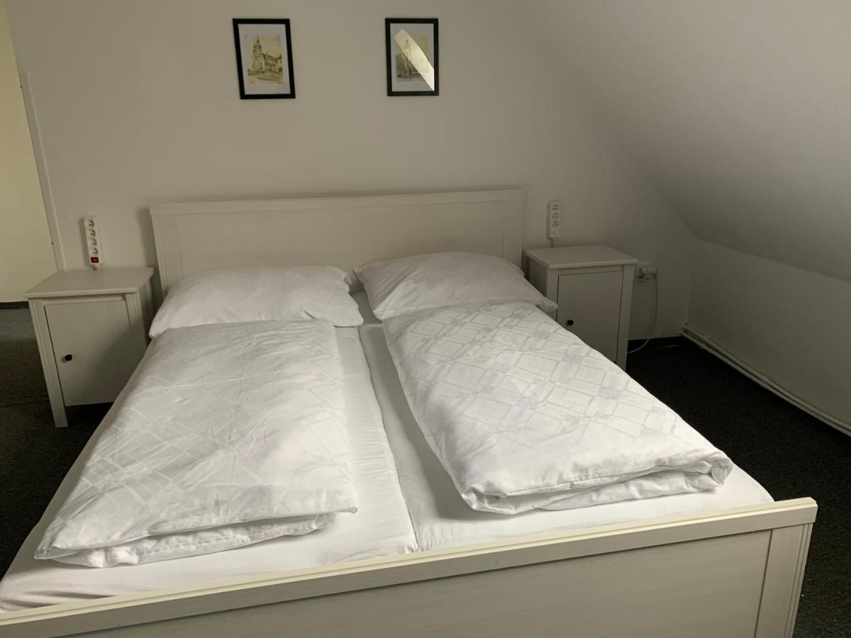 Penzion Holiday Trnava Luaran gambar