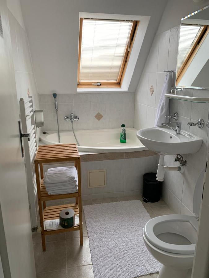 Penzion Holiday Trnava Luaran gambar
