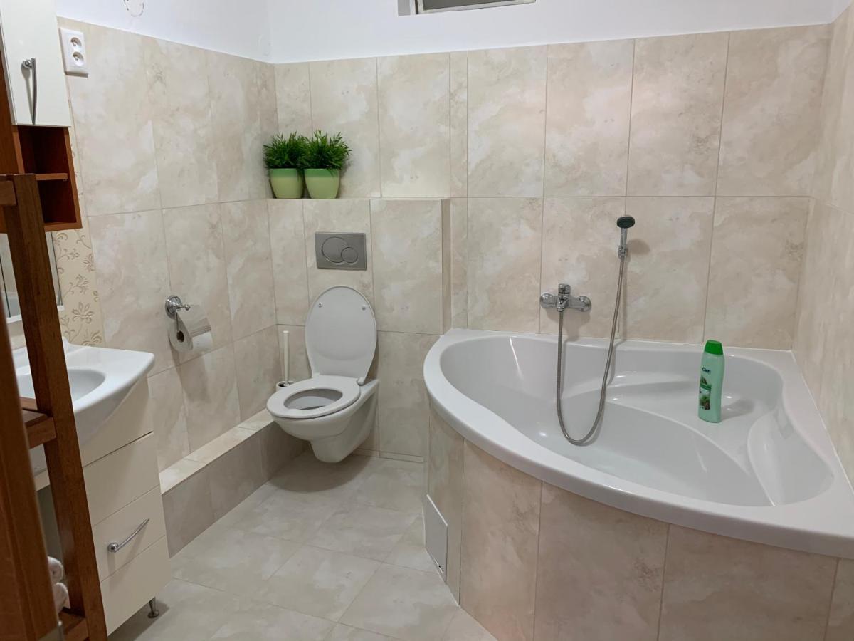 Penzion Holiday Trnava Luaran gambar