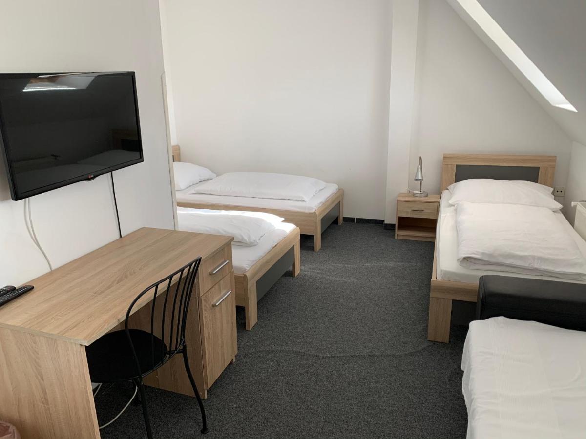Penzion Holiday Trnava Luaran gambar