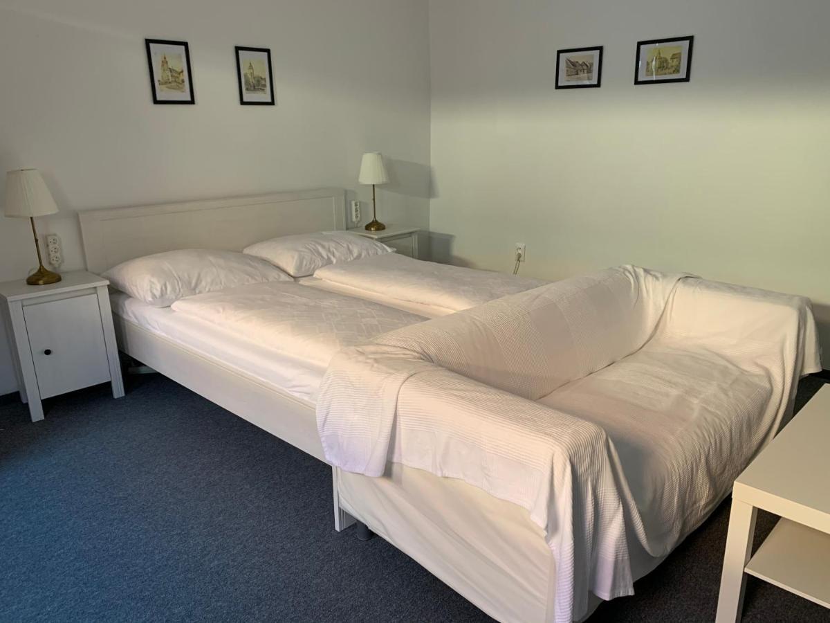 Penzion Holiday Trnava Luaran gambar