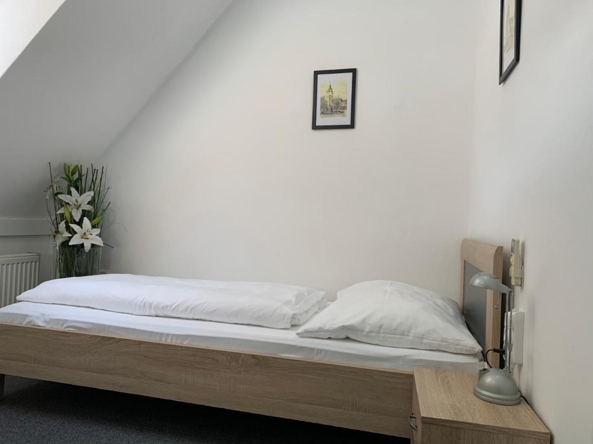 Penzion Holiday Trnava Luaran gambar